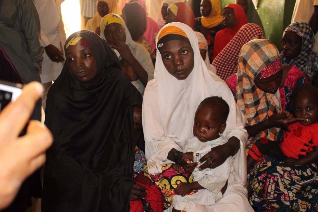 Mothers-and-their-children-at-a-cmam-site-in-gombe-state – Lisdel